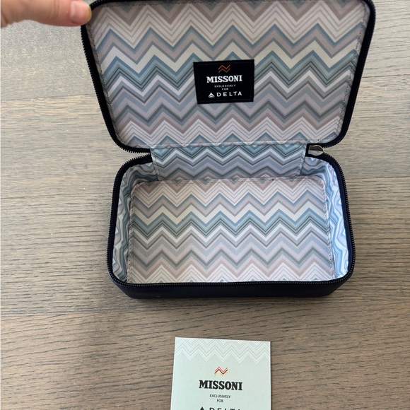 Mission for Delta One Zig Zag Cosmetics Case Makeup Bag New Navy Blue - Picture 3 of 3